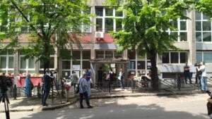 "Tabloidizacija tragedije u službi održanja režima": Sagovornici Danasa o lažnoj vesti da je učinilac krivičnog dela u Ribnikaru pokušao da pobegne s lečenja 3