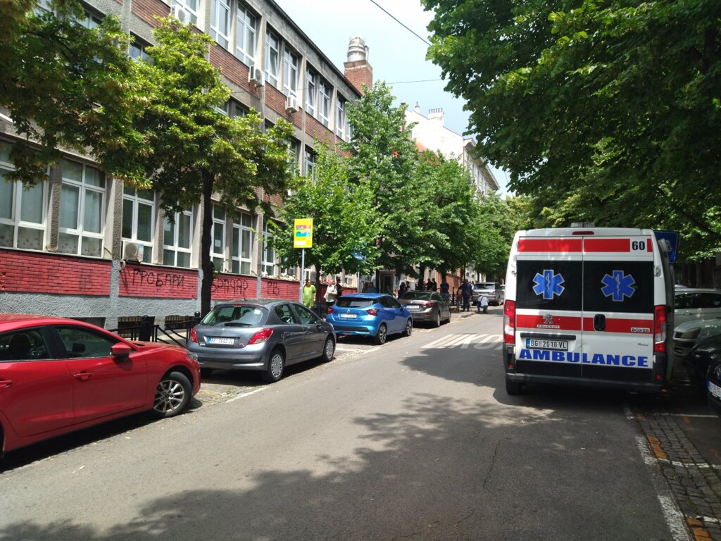 Četrdeset dana od tragedije u "Ribnikaru": Građani u tišini odaju počast paljenjem sveća (FOTO) 2