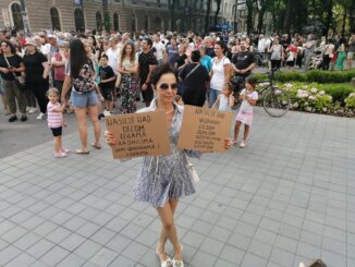 Prvi protest "Subotica protiv nasilja" Održan prvi protest “Subotica protiv nasilja”: Subotičani imali i lokalne zahteve 13