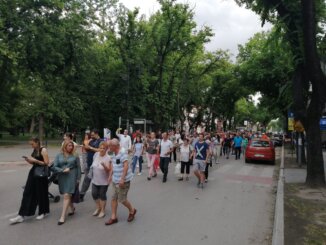 Prvi protest "Subotica protiv nasilja" Održan prvi protest “Subotica protiv nasilja”: Subotičani imali i lokalne zahteve 17