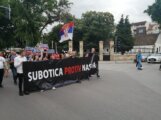 Prvi protest "Subotica protiv nasilja" Održan prvi protest “Subotica protiv nasilja”: Subotičani imali i lokalne zahteve 19