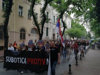 Prvi protest "Subotica protiv nasilja" Održan prvi protest “Subotica protiv nasilja”: Subotičani imali i lokalne zahteve 25