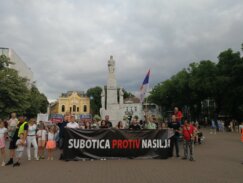 Prvi protest "Subotica protiv nasilja" Održan prvi protest “Subotica protiv nasilja”: Subotičani imali i lokalne zahteve 27