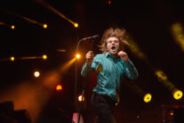 Izlozba KG rock momenti Dom omladine kragujevac 05 "Zapakovani" trenuci i emocije na rok fotografijama Ivana Stojanovića: Izložba u Domu omladine Kragujevac 5