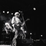 Izlozba KG rock momenti Dom omladine kragujevac 09 "Zapakovani" trenuci i emocije na rok fotografijama Ivana Stojanovića: Izložba u Domu omladine Kragujevac 9