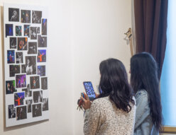 Izlozba KG rock momenti Dom omladine kragujevac 14 "Zapakovani" trenuci i emocije na rok fotografijama Ivana Stojanovića: Izložba u Domu omladine Kragujevac 14