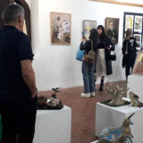 Maturanti Umetničke škole u Užicu predstavili se izložbom zanimljivih radova (FOTO) 3