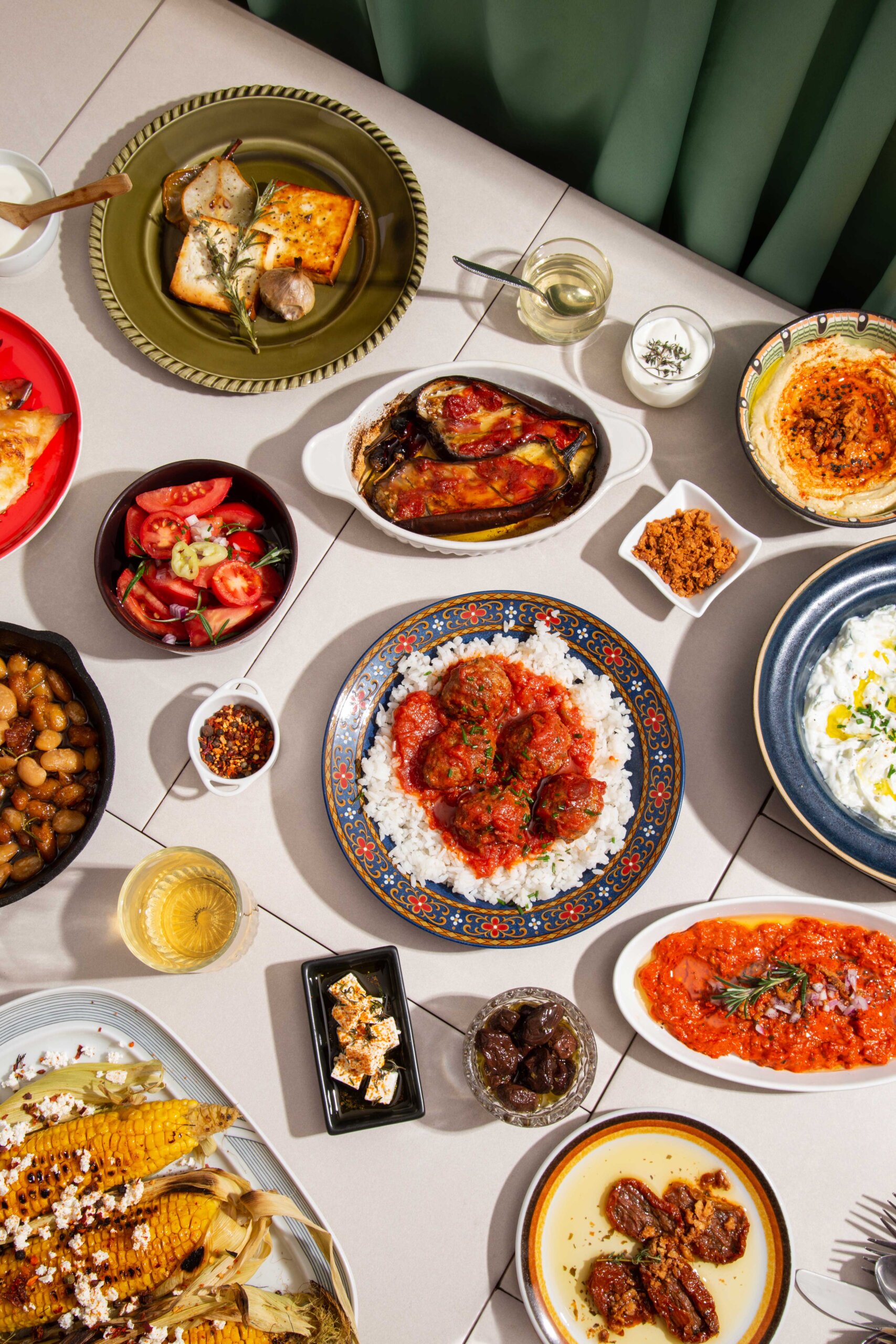 Uz malo šarma obrok postaje vizuelna gozba: Stilistkinja hrane Ivana Finci o životu gastronomskog aranžera 7 Uz malo šarma obrok postaje vizuelna gozba: Stilistkinja hrane Ivana Finci o životu gastronomskog aranžera 10