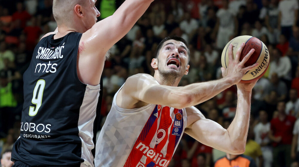 U haosu „Pionira“ bolje se snašli domaći košarkaši: Zvezda ostvarila pobedu u trećem meču finalne serije ABA lige, naredni duel u utorak 1