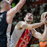 U haosu „Pionira“ bolje se snašli domaći košarkaši: Zvezda ostvarila pobedu u trećem meču finalne serije ABA lige, naredni duel u utorak 11