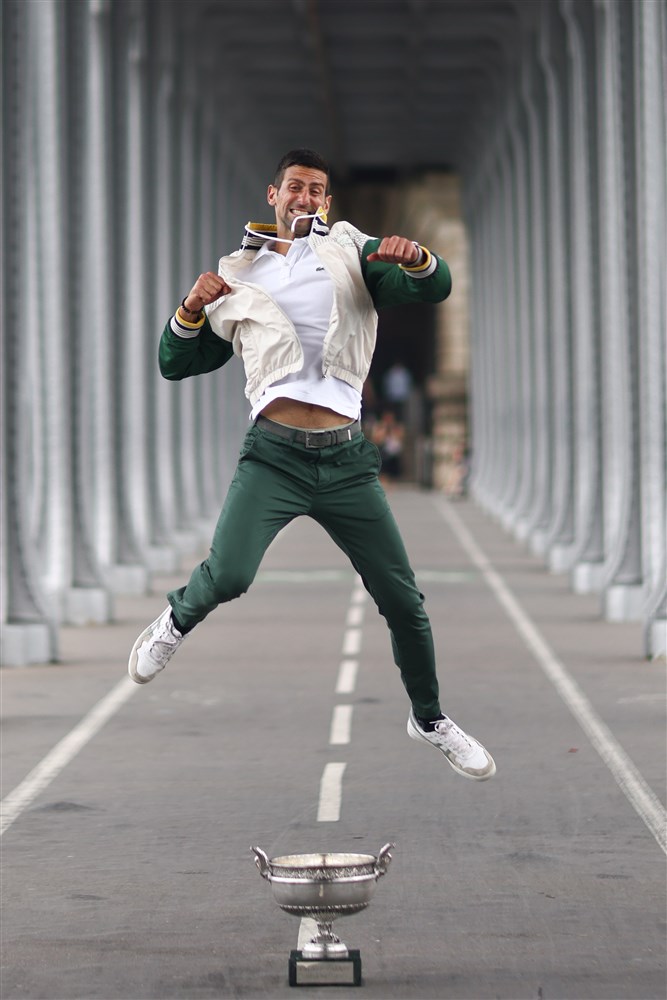 Ponosan sam što sam ispisao istoriju tenisa: Novak Đoković pozirao sa trofejem pobednika Rolan Garosa kod Ajfelovog tornja 2 Ponosan sam što sam ispisao istoriju tenisa: Novak Đoković pozirao sa trofejem pobednika Rolan Garosa kod Ajfelovog tornja 2