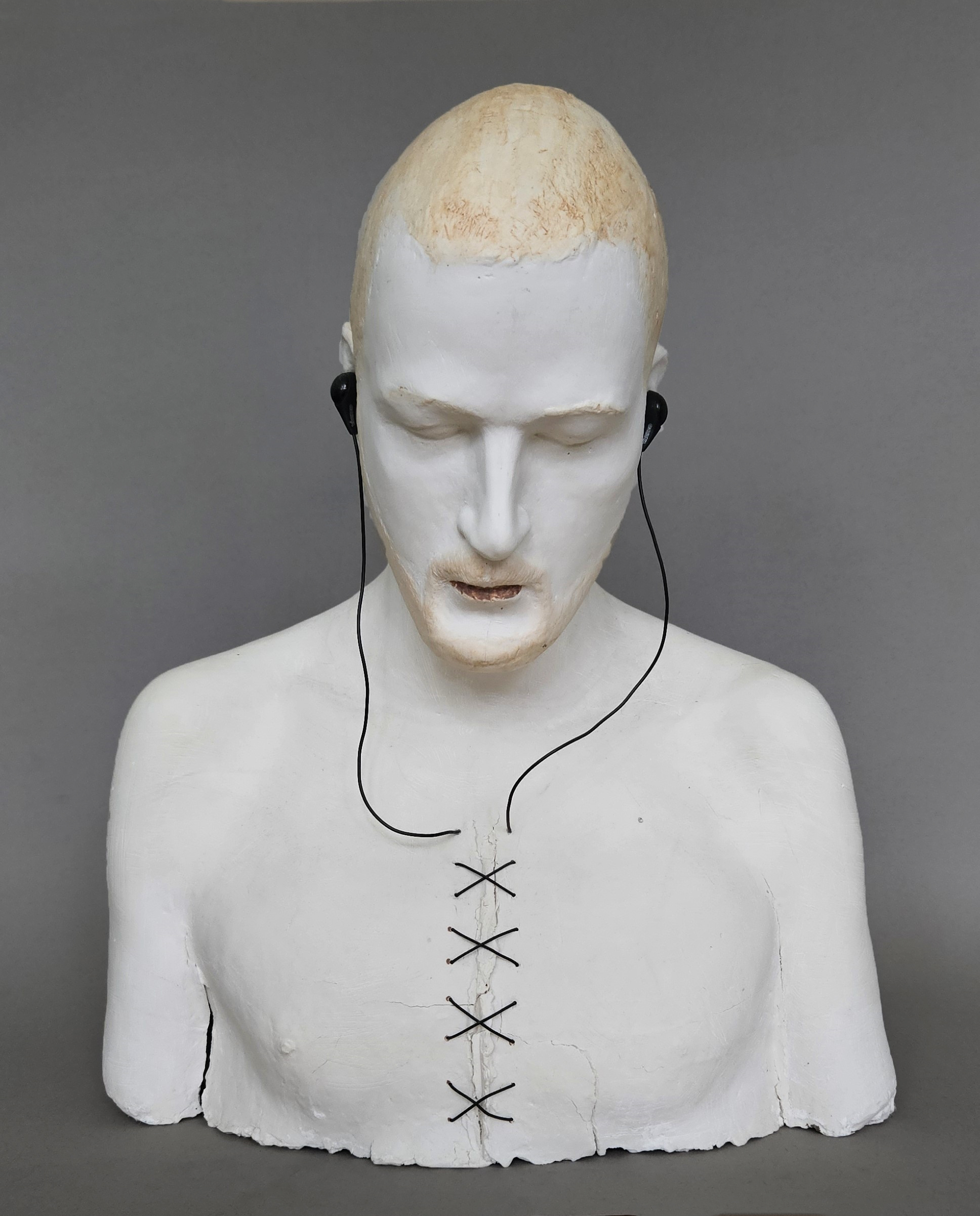 Sarkastični komentari na vladajući sistem vrednosti u “Dimenziji”, prvoj srpskoj galeriji skulpture 2 Sarkastični komentari na vladajući sistem vrednosti u “Dimenziji”, prvoj srpskoj galeriji skulpture 2