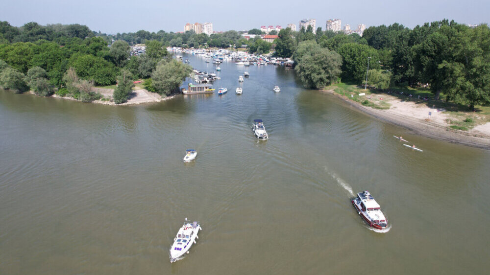 Krenula regata iz Novog Sada: Za devet dana otploviće 250 kilometara po rekama i kanalima u Vojvodini 3