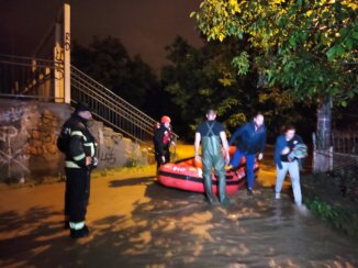 Poplavljen Hiruški blok Kliničkog centra u Kragujevcu, zbrinjavaju se samo urgentna stanja (FOTO, VIDEO) 2