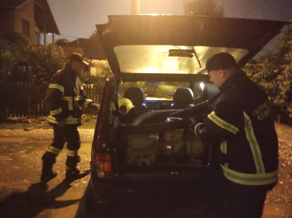 U Kragujevcu i Topoli čamcima evakuisano 28 ljudi, u Aranđelovcu vanredno stanje 2