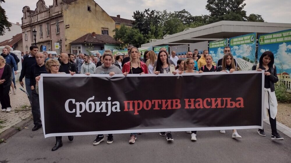 Duže ili kraće šetnje, blokade, radikalizacija, broj govornika: Kragujevčani o tome kako bi trebalo da izgleda protest „Srbija protiv nasilja” (FOTO) 1