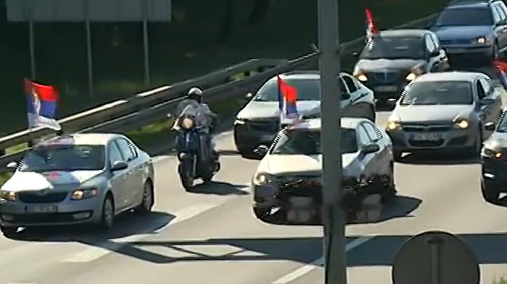 Studenti u blokadi i građani u protestnoj vožnji Suboticom 1