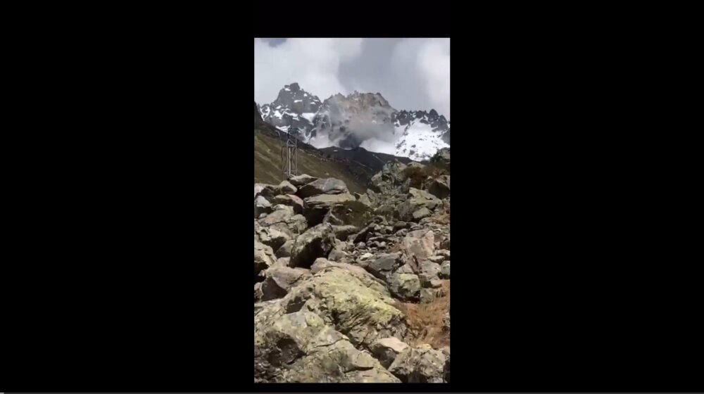 U Austriji se srušio vrh planine, kamere snimile katastrofu (VIDEO) 1