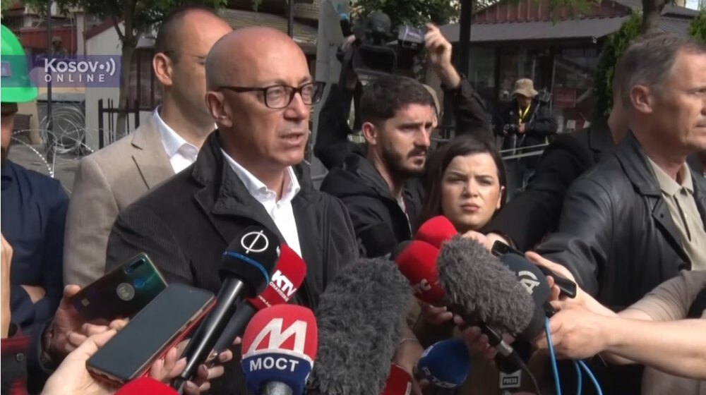 "KFOR ispunio obećanje, neće dozvoliti dolazak kosovskih specijalaca": Predsednik Srpske liste poručio Srbima da asistiraju vojnicima KFOR-a 1