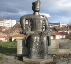 Vlastodršci samo sebi podižu spomenike: Monumentomanija, hiper produkcija spomen-obeležja kao manipulacija istorije 5