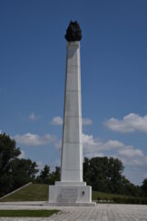 Vlastodršci samo sebi podižu spomenike: Monumentomanija, hiper produkcija spomen-obeležja kao manipulacija istorije 7