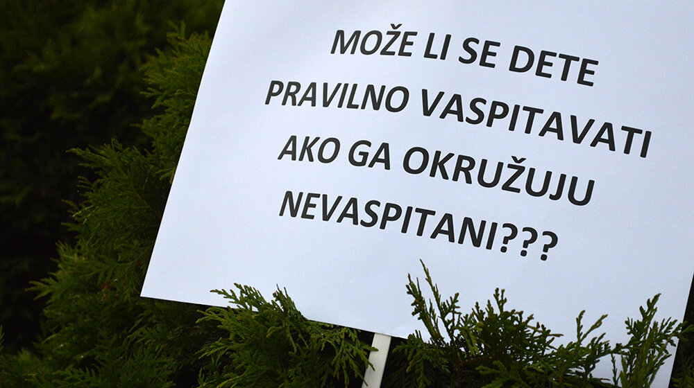 Režimsko zatiranje prosvećenosti i zatucavanje sopstvenih građana 1 Režimsko zatiranje prosvećenosti i zatucavanje sopstvenih građana 1