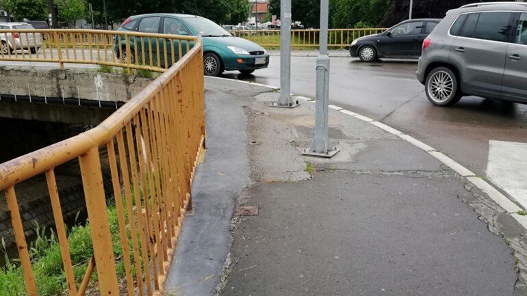 Vlasti trebalo osam meseci da proširi trotoar u ulici u Valjevu 1