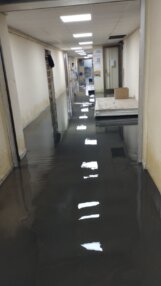 Poplavljen Hiruški blok Kliničkog centra u Kragujevcu, zbrinjavaju se samo urgentna stanja (FOTO, VIDEO) 8