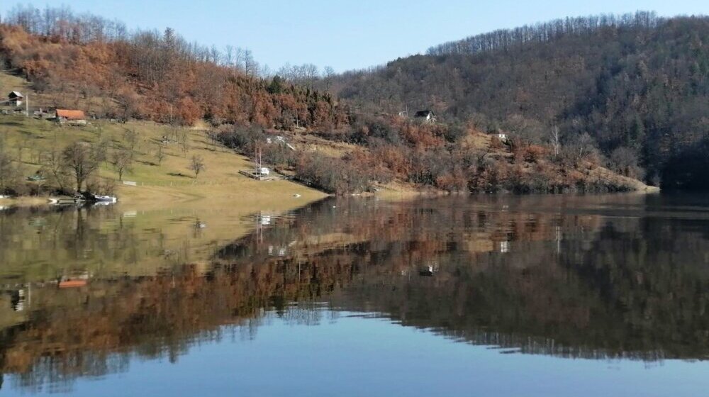 Iz jezera Vrutci kod Užica izvađeno sto kilograma otpada 1