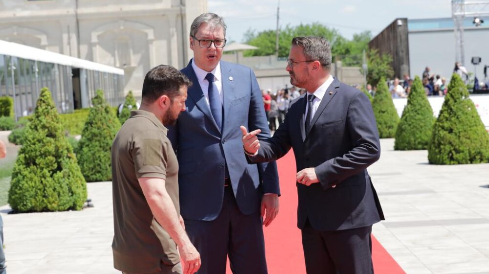 Predsednik Srbije prijateljski sa Zelenskim i Makronom 1