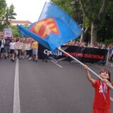 I deca na protestima: Zašto je svet obišla slika devojčice koja s zastavom Supermena predvodi protest u Beogradu? 13