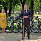 Đacima generacije u Vranju na poklon bicikli od gradske uprave 9