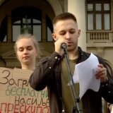 Student Blagoje Rozgić na protestu „Srbija protiv nasilja“: “Ne želimo Nušićevu Srbiju, gde su na čelu Gospođa Ministarka i Sumnjivo lice” 10