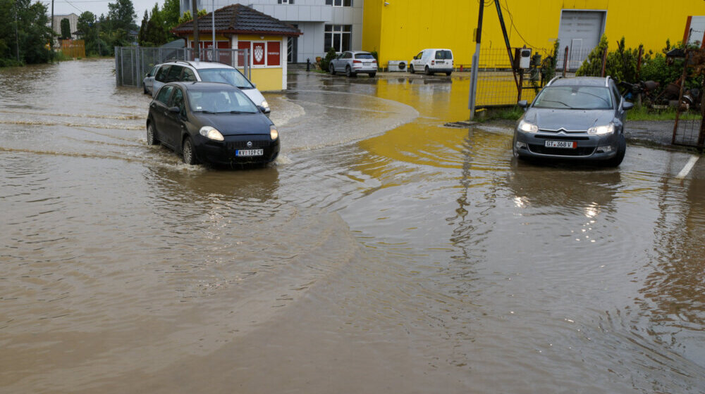 Evakuisana 34 stanovnika doljevačke opštine zbog izlivanja Toplice 1