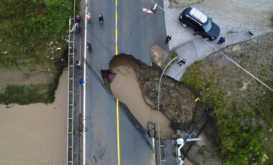 AMSS: Odroni i poplave ugrozili saobraćaj, najteže na području Kraljeva, Čačka, Mladenovca, Novog Pazara i Jagodine 1