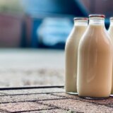 Zbog ovih grešaka mleko se brže kvari: Kako da mu produžite rok trajanja? 3