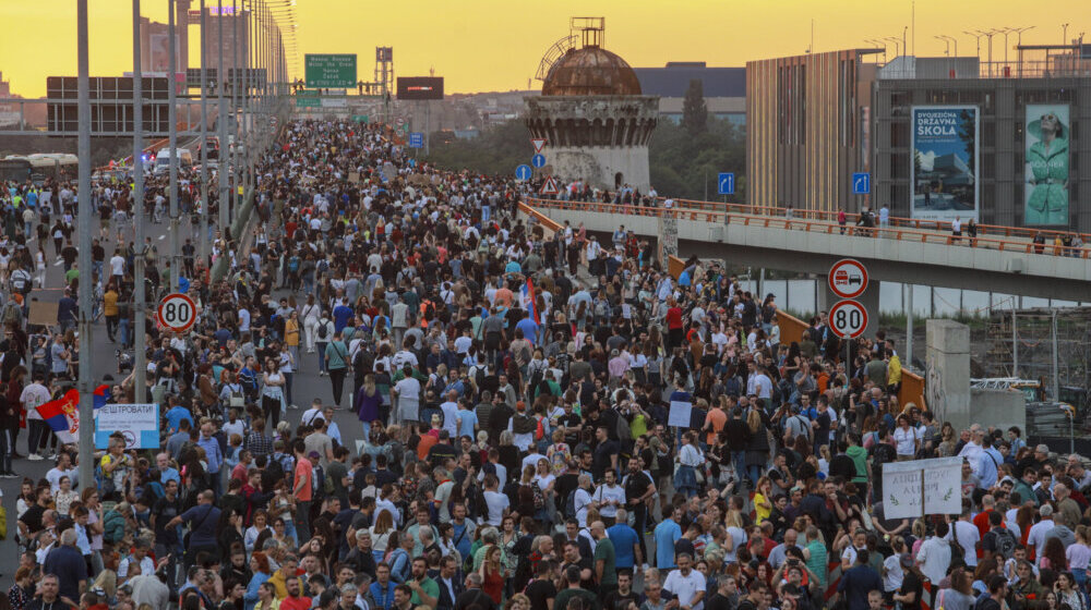 "Ili će stati nasilje ili će stati Srbija": Regionalni mediji o protestima "Srbija protiv nasilja" 1