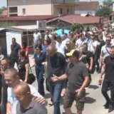 Više hiljada ljudi na protestu u Gračanici, prisutan i Kfor, Vučević stigao u bazu Jug 15