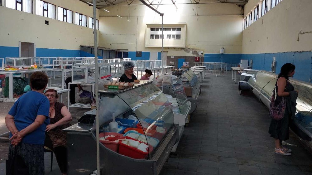 "Ovo je sramota za grad": Prodaja hale sireva u Zaječaru razbesnela trgovce 4