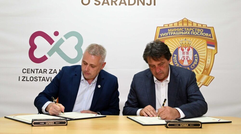 "Deca nisu svesna opasnosti koje nosi savremeni svet": Gašić potpisao sporazum o saradnji sa Igorom Jurićem 1