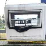 Pirotehničko sredstvo uz „zapaljiv materijal“ bačeno na kiosk Kosovske policije u Severnoj Mitrovici – „terorističko delo“ 7