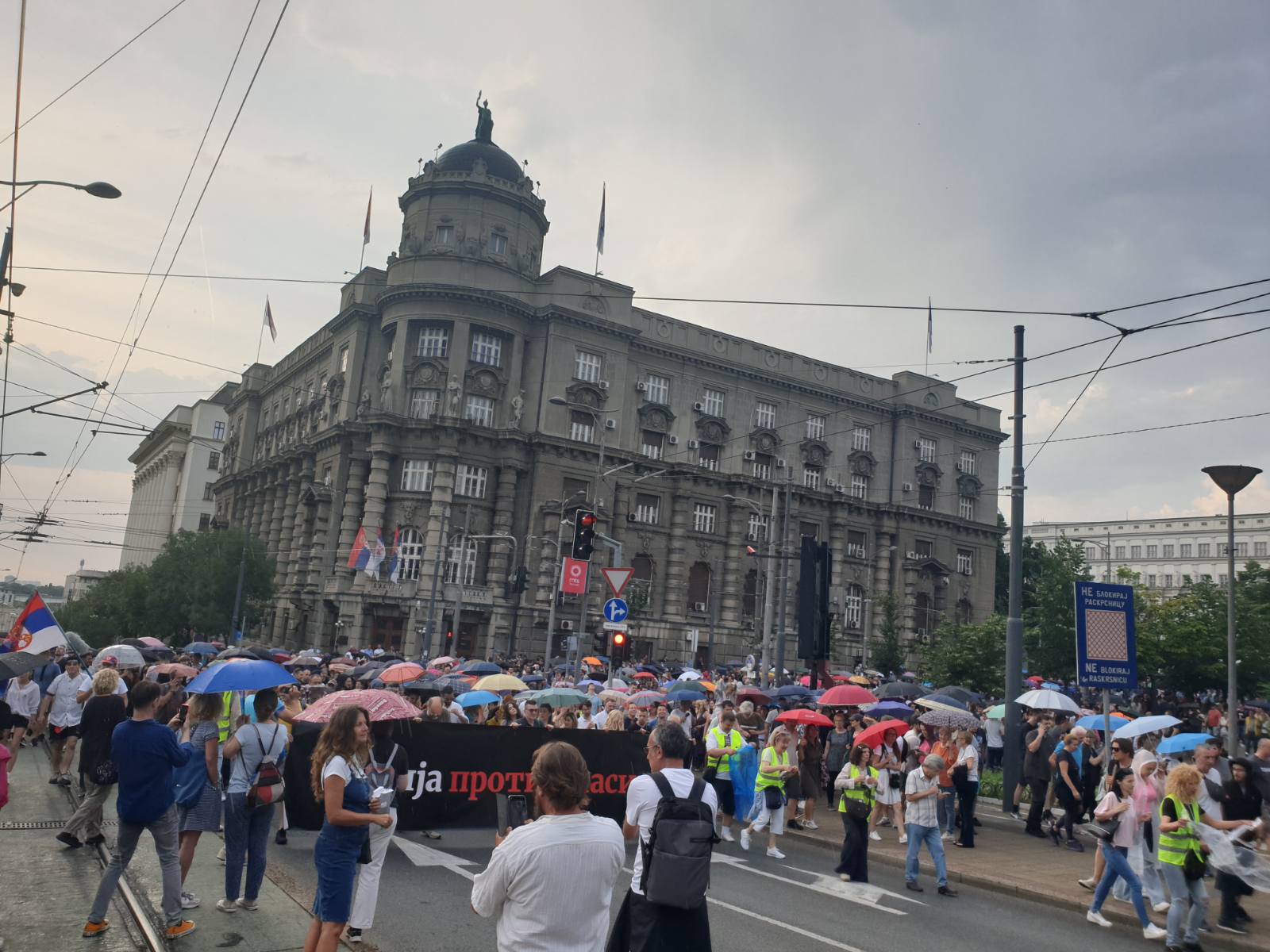 Protest "Srbija protiv nasilja" u preko 10 gradova obeležile šetnje, blokade puteva i zahtevi za ostavkama (FOTO, VIDEO) 30