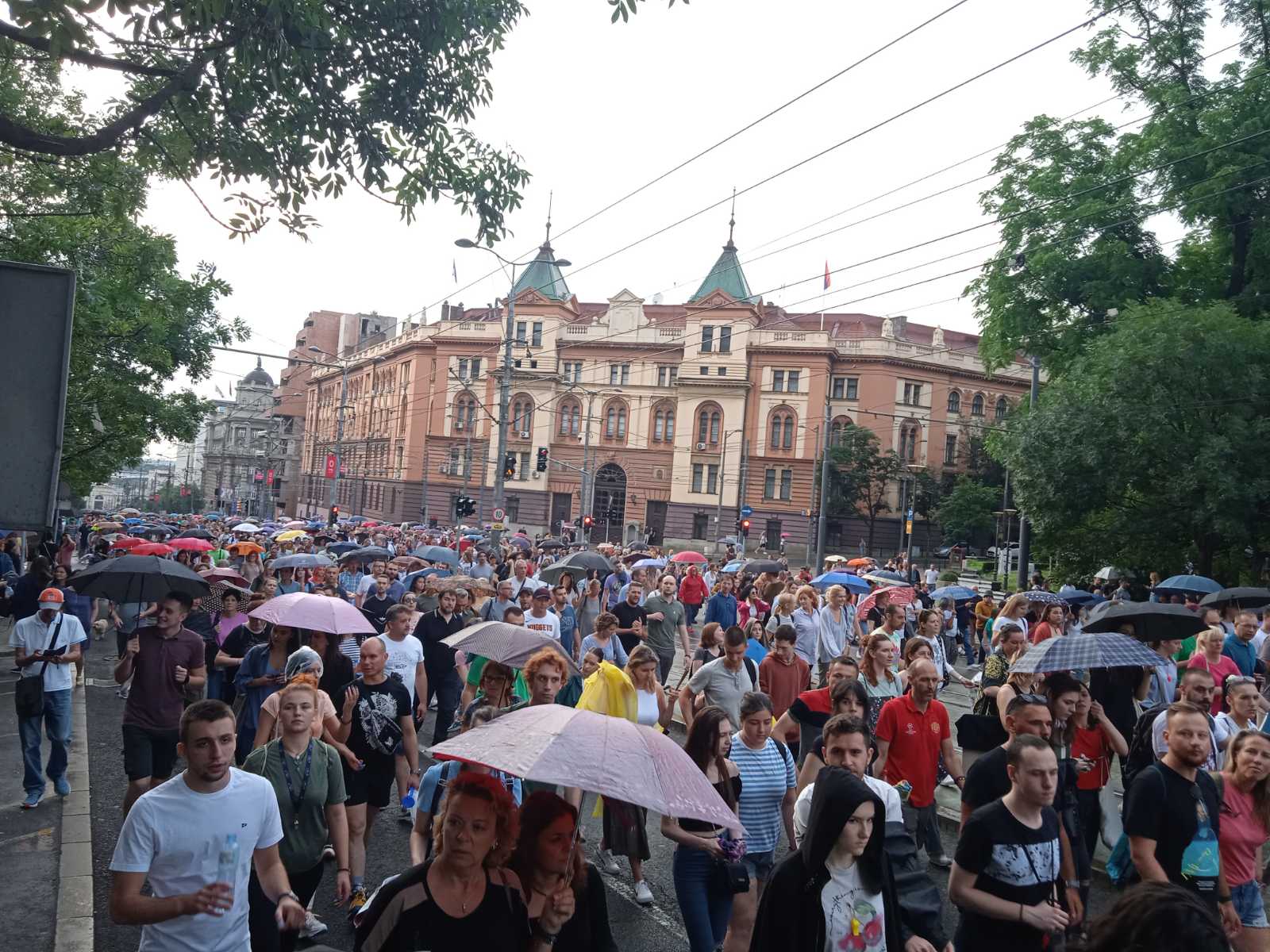 Protest "Srbija protiv nasilja" u preko 10 gradova obeležile šetnje, blokade puteva i zahtevi za ostavkama (FOTO, VIDEO) 32