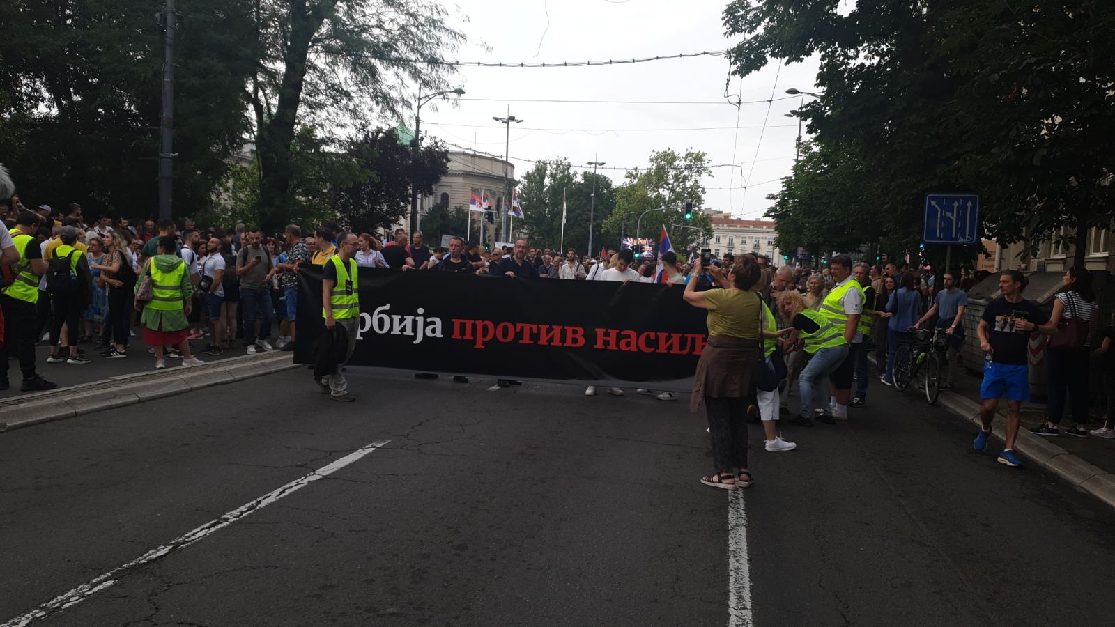 Protest "Srbija protiv nasilja" u preko 10 gradova obeležile šetnje, blokade puteva i zahtevi za ostavkama (FOTO, VIDEO) 53