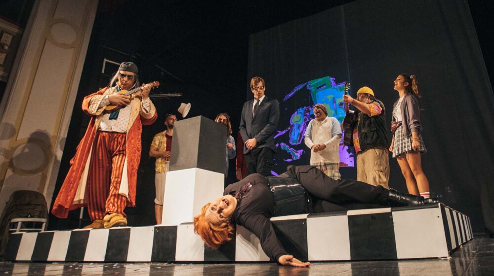 Novcem svih građana Srbije kupovana lojalnost estradnih zvezda: Reagovanje partije Srbija centar 1