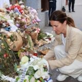 Poslanica Evropskog parlamenta Moreti položila cveće ispred Ribnikara 6