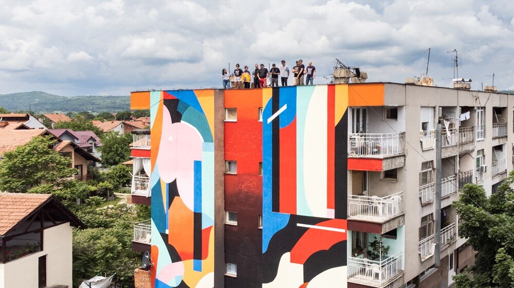 Mladi i aktivizam: Troje muralista oslikali fasade Zaječara 1