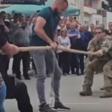 Srbi i pripadnici Kfora u Leposaviću odmerili snage u nadvlačenju konopca 13
