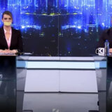 Voditelji TV Kljan Kosova iz protesta počeli emisiju sa flasterom preko usta 12