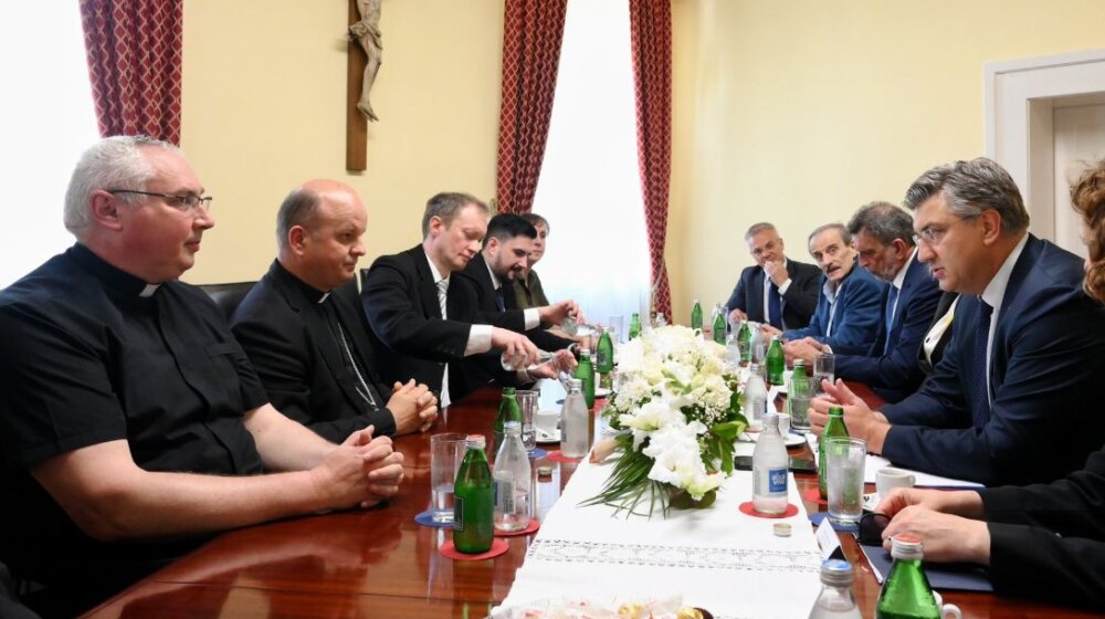 Plenković po dolasku u Srbiju razgovarao sa sremskim biskupom 1